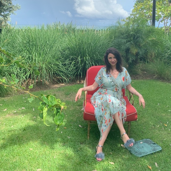 Meet your Posher, Rebecca - Picture 2 of 5